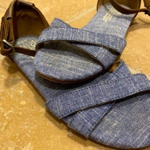 Tom’s Shoes Ankle Strap Flat Sandal size 5.5
